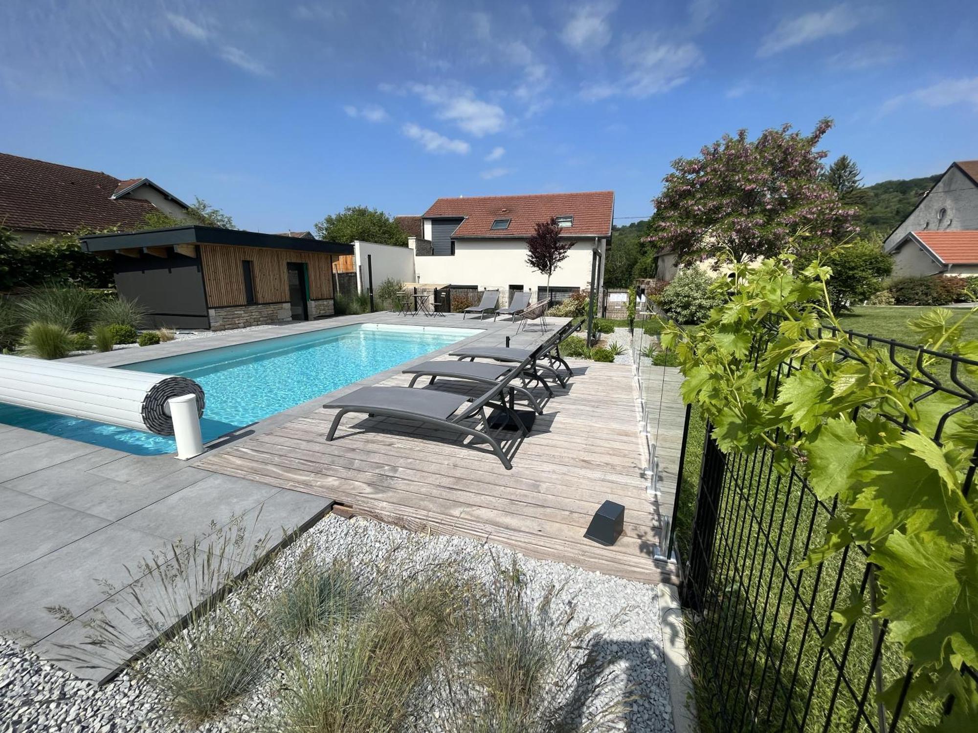 Appart-Hotel N 4 Calme Avec Terrasse, Wi-Fi Haut Debit, Petit-Dejeuner, Room-Service Et Parking Prive Chouzelot Exterior photo