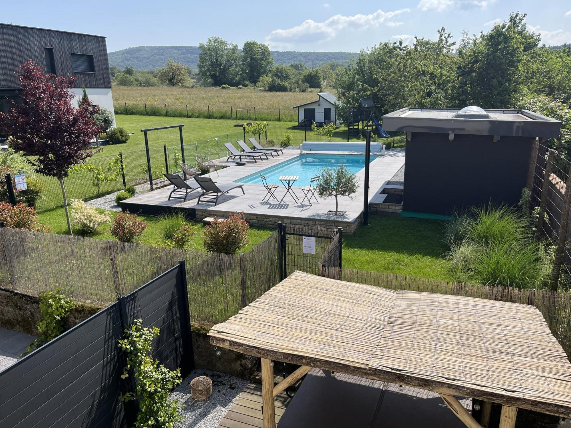 Appart-Hotel N 4 Calme Avec Terrasse, Wi-Fi Haut Debit, Petit-Dejeuner, Room-Service Et Parking Prive Chouzelot Exterior photo