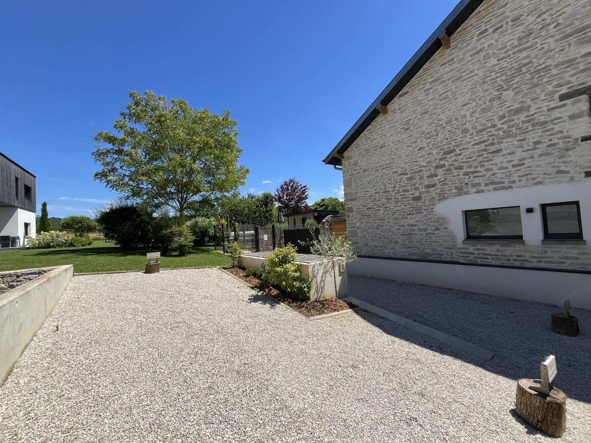 Appart-Hotel N 4 Calme Avec Terrasse, Wi-Fi Haut Debit, Petit-Dejeuner, Room-Service Et Parking Prive Chouzelot Exterior photo